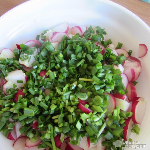 Салат с редисом и яйцом фото