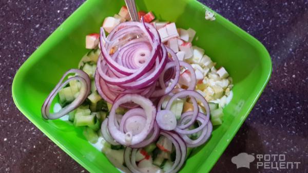 Салат с крабовыми палочками фото