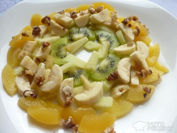 Десерт фруктовый с орехами фото
