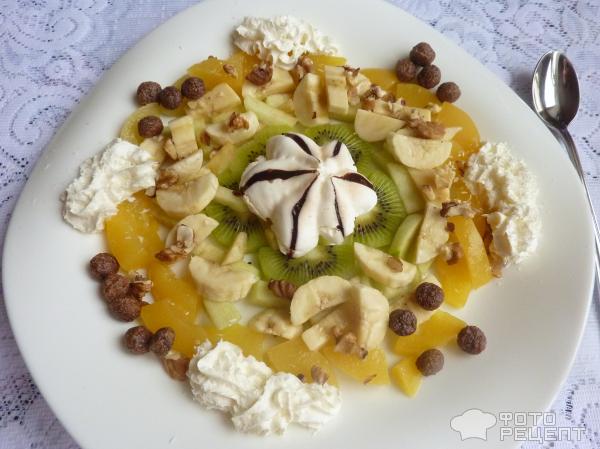 Десерт фруктовый с орехами фото