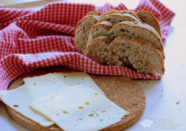Режем хлеб и сыр