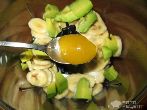 Мягкое мороженое из авокадо и банана фото