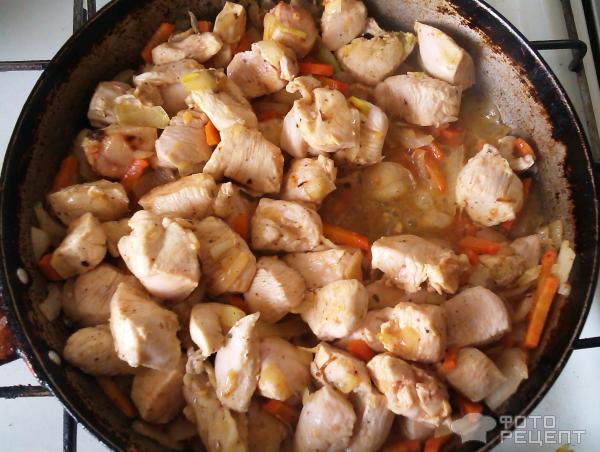 Рагу по- филипински из курицы, риса и кабачков