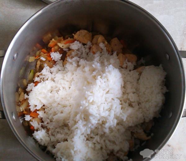Рагу по- филипински из курицы, риса и кабачков