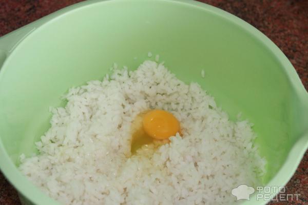 рисовые котлеты и маринованное куриное мясо