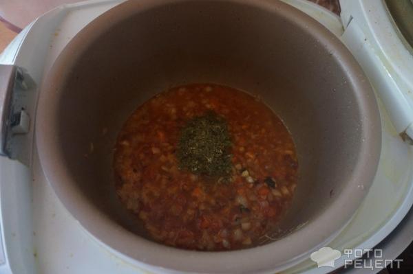 Куриная голень с оливками в томатном соусе фото