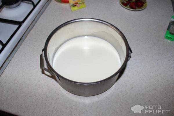 Молочное желе с клубникой фото