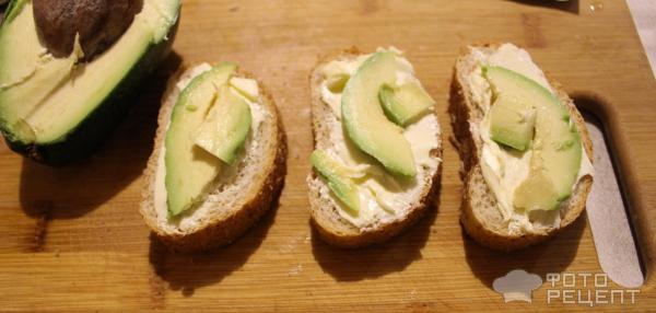 Бутерброд из авокадо фото