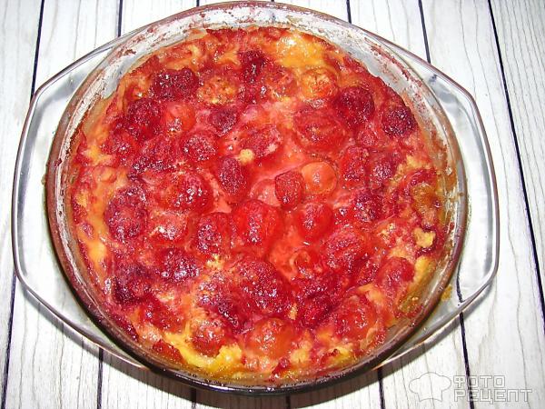 Клафути с клубникой и черешней фото