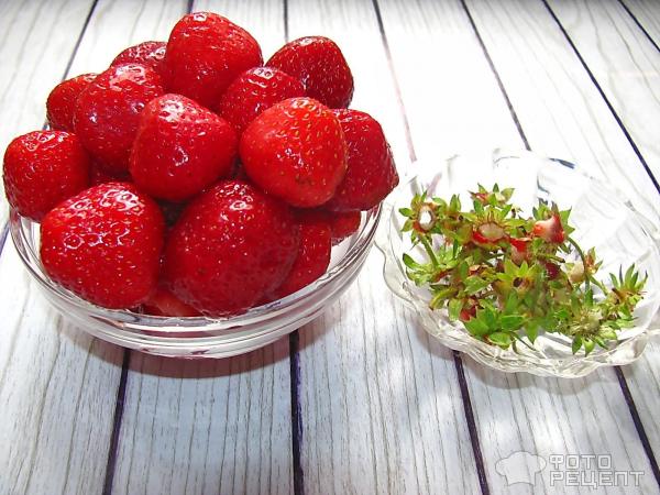 Клафути с клубникой и черешней фото