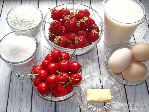 Клафути с клубникой и черешней фото