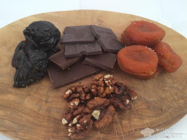 Шоколадные конфеты с сухофруктами фото