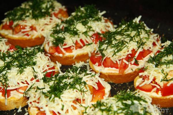 Горячие бутерброды с сыром и помидорами фото
