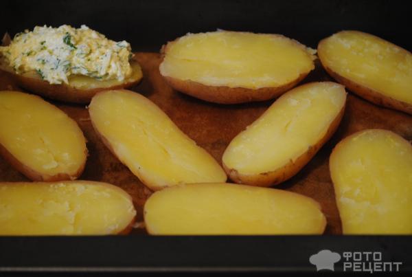 Запеченная картошка с сыром и чесноком фото