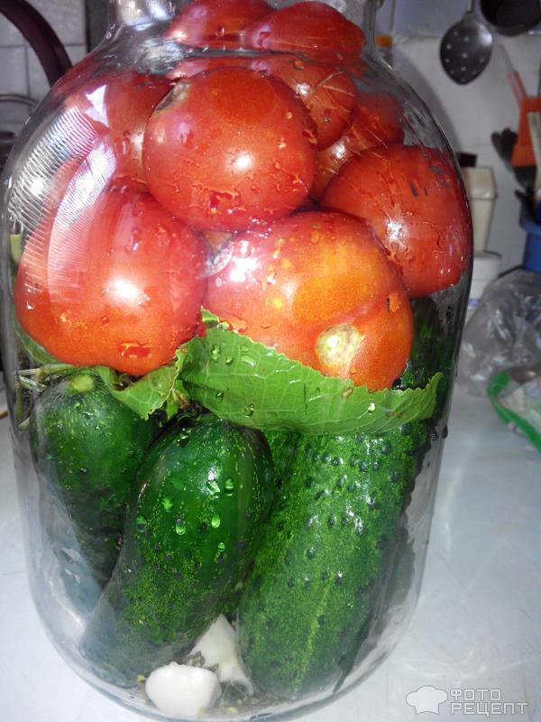 Консервированные помидоры с огурцами фото