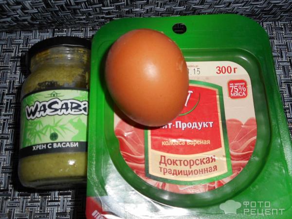 Гречневые лепешки с колбасой и яйцами фото