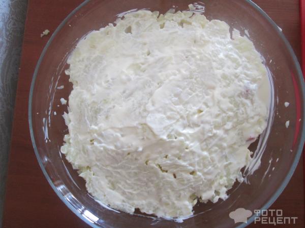 Салат с колбасой, овощами и яйцом фото