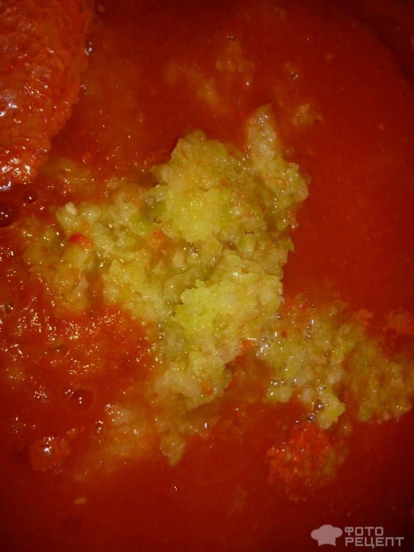 добавляем в томат перекрученные овощи