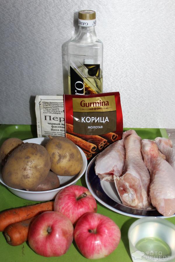 Рецепт: Филе кур с яблоками и черносливом в мультиварке