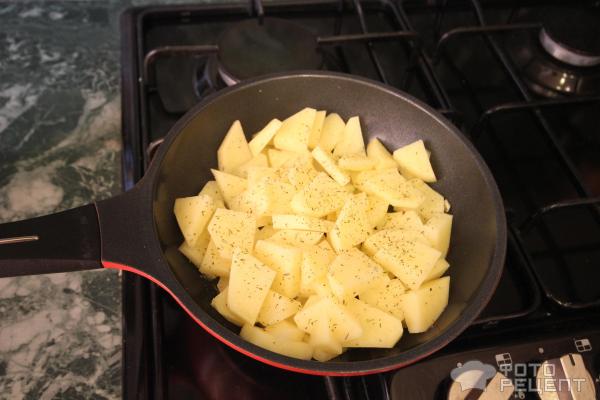 картофель в сковороде