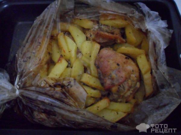 Картошка и куриные ножки запеченные в рукаве фото