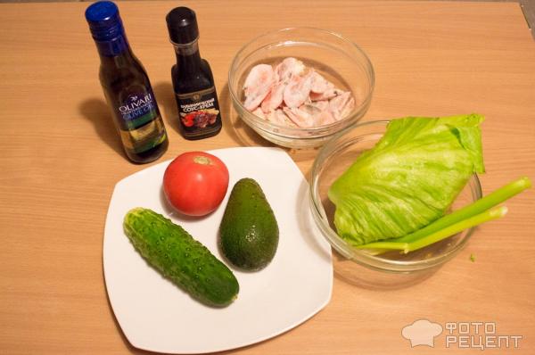 Салат с авокадо и креветками фото