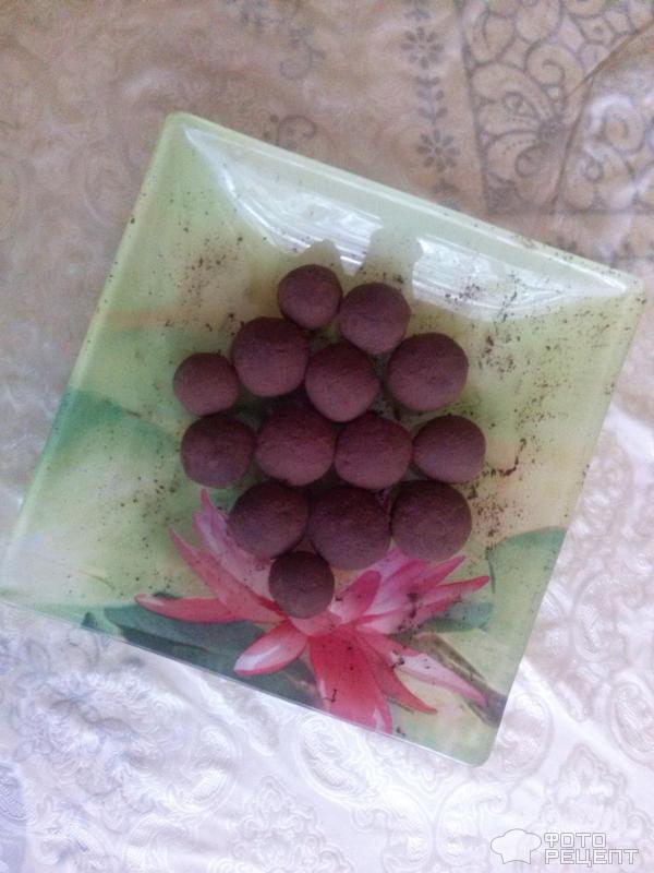 Шоколадные конфеты с кэробом (какао), финиками и семечками фото