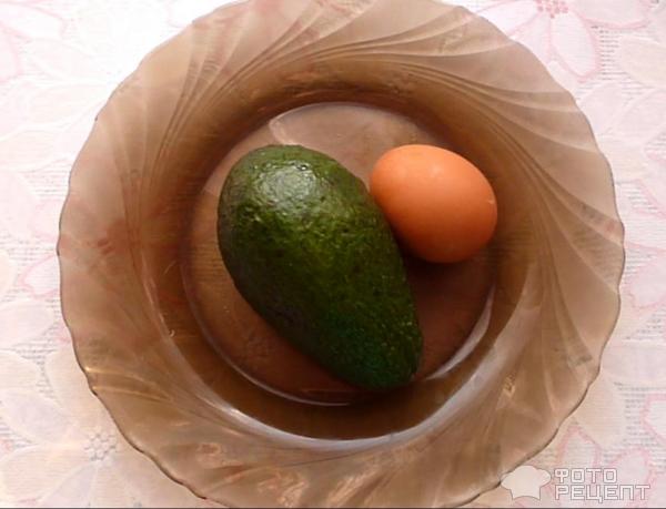 Яичница в авокадо фото