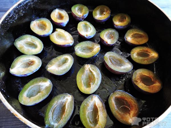 Кокосовый пирог со сливами фото