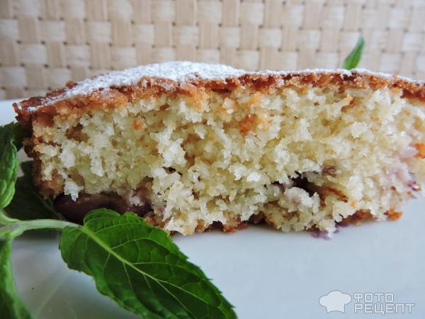 Кокосовый пирог со сливами фото