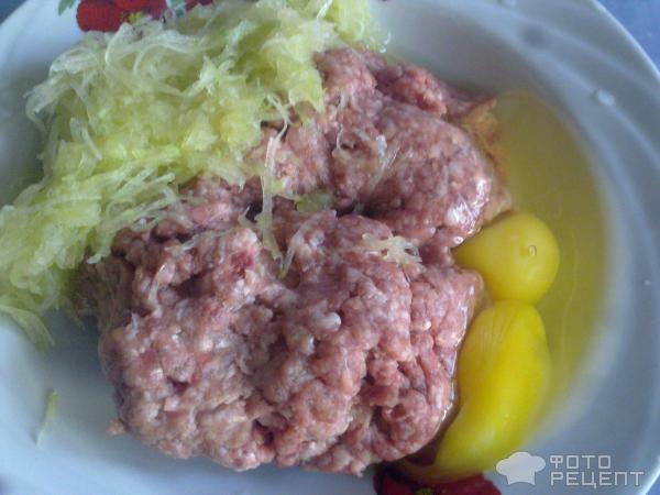 Котлеты мясные с грибной начинкой фото