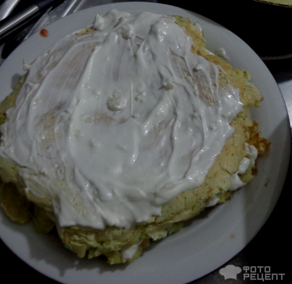 Рецепт: Кабачковый торт с помидорами - Любимое сочетание кабачков, майонеза и чеснока