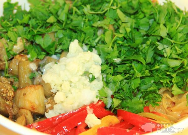 Мозаика рецепт с баклажанами. 40193164. Мозаика рецепт с баклажанами фото. Мозаика рецепт с баклажанами-40193164. картинка Мозаика рецепт с баклажанами. картинка 40193164. Баклажаны необходимо помыть, обрезать плодоножки и нарезать небольшими кусочками примерно 2 см. Если баклажаны молоденькие, то режем прямо со шкуркой, у крупных баклажан шкурка может быть жестковата, поэтому ее необходимо удалить. Как например у меня.