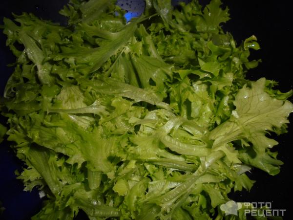 Простой зеленый салат под соусом венегрет фото