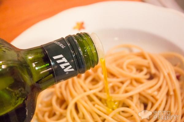 Спагетти с помидорами и базиликом фото