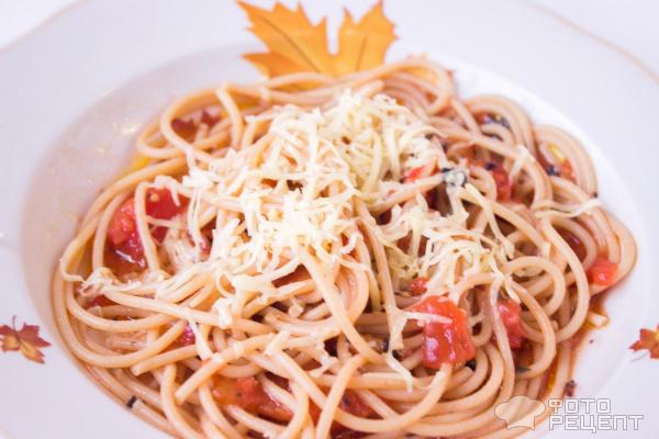 Спагетти с помидорами и базиликом фото