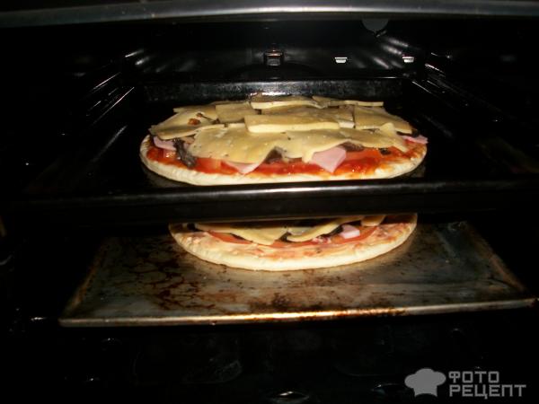 Пицца на готовой основе фото