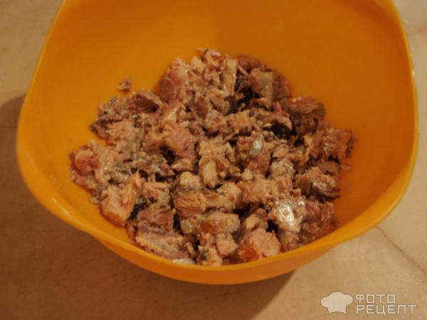 Салаты с рыбными консервами – рецепты с фото (пошагово)
