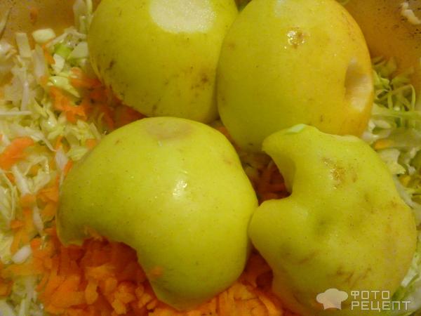 Салат из свежей капусты с овощами фото