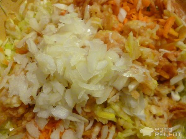 Салат из свежей капусты с овощами фото