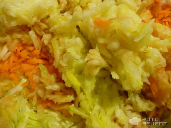 Салат из свежей капусты с овощами фото
