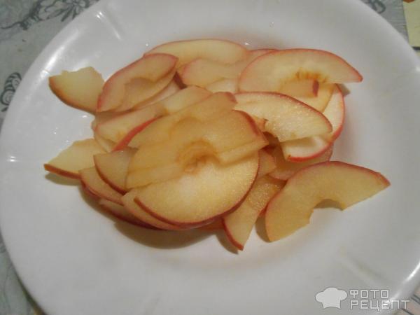 Розочки из слоеного теста с яблоками фото