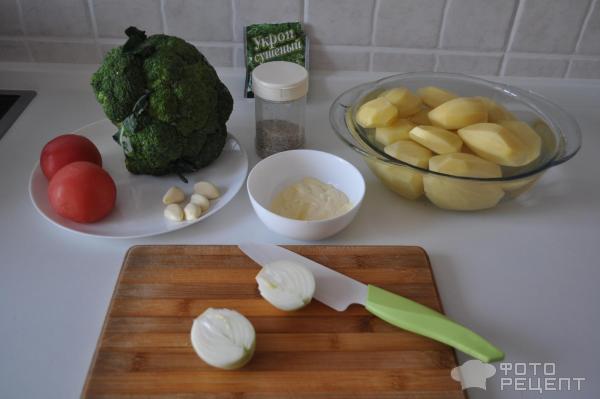 Картофель с брокколи и помидорами фото