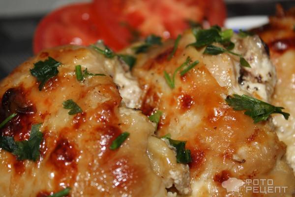 Рецепт: Курица жареная - Сочная курица в маринаде из меда и майонеза.