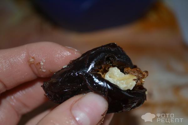 Чернослив с орехами в молочном желе фото