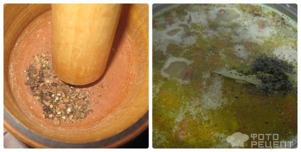 Суп гороховый с копченостями двух видов едим с гренками фото