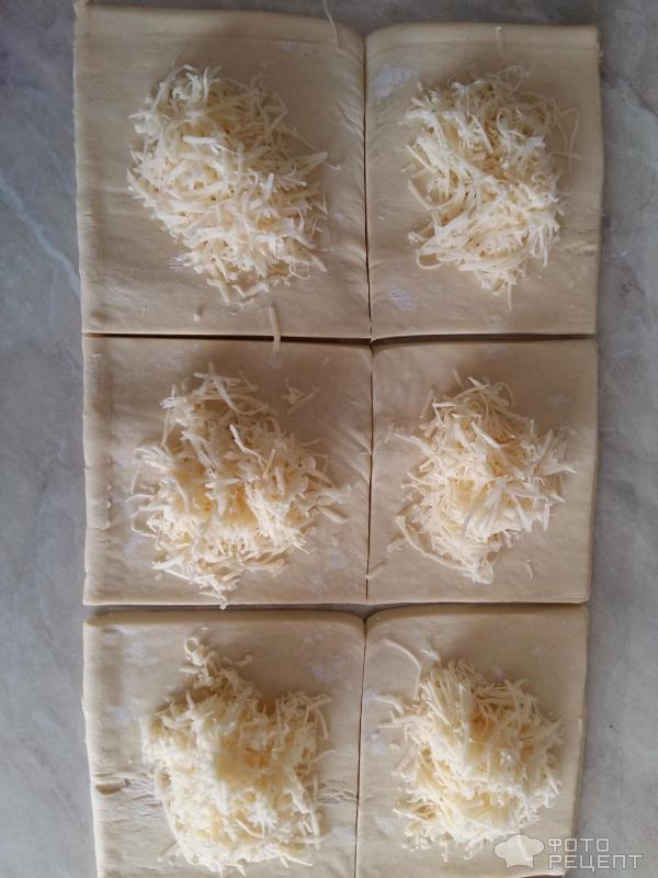 Хачапури с сыром из готового слоеного теста в духовке