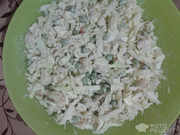 Салат из пекинской капусты и курицы фото