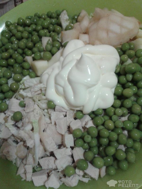 Салат из пекинской капусты и курицы фото