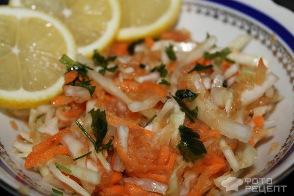 Салат из свежей капусты с овощами фото